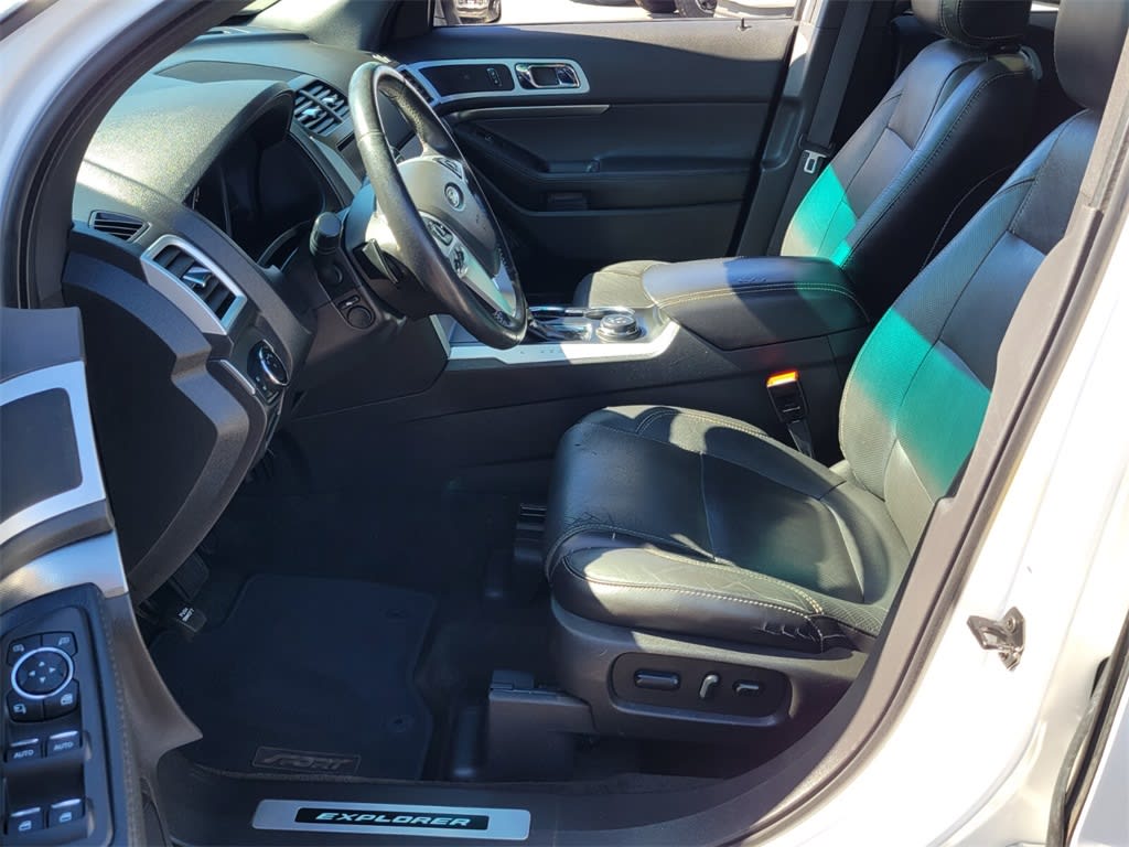 Thumbnail: 2015 Ford Explorer - 9