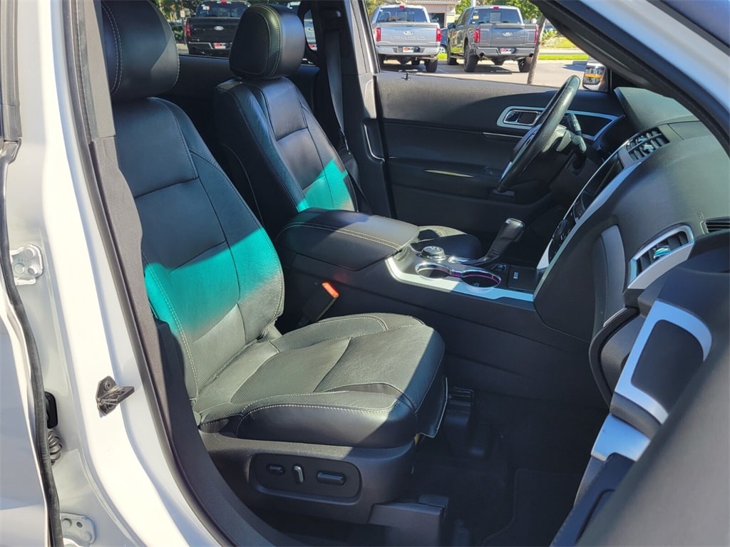 Thumbnail: 2015 Ford Explorer - 10