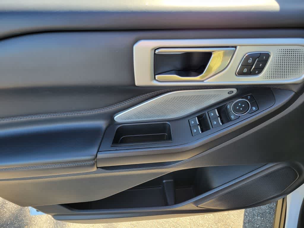 Thumbnail: 2020 Ford Explorer - 24