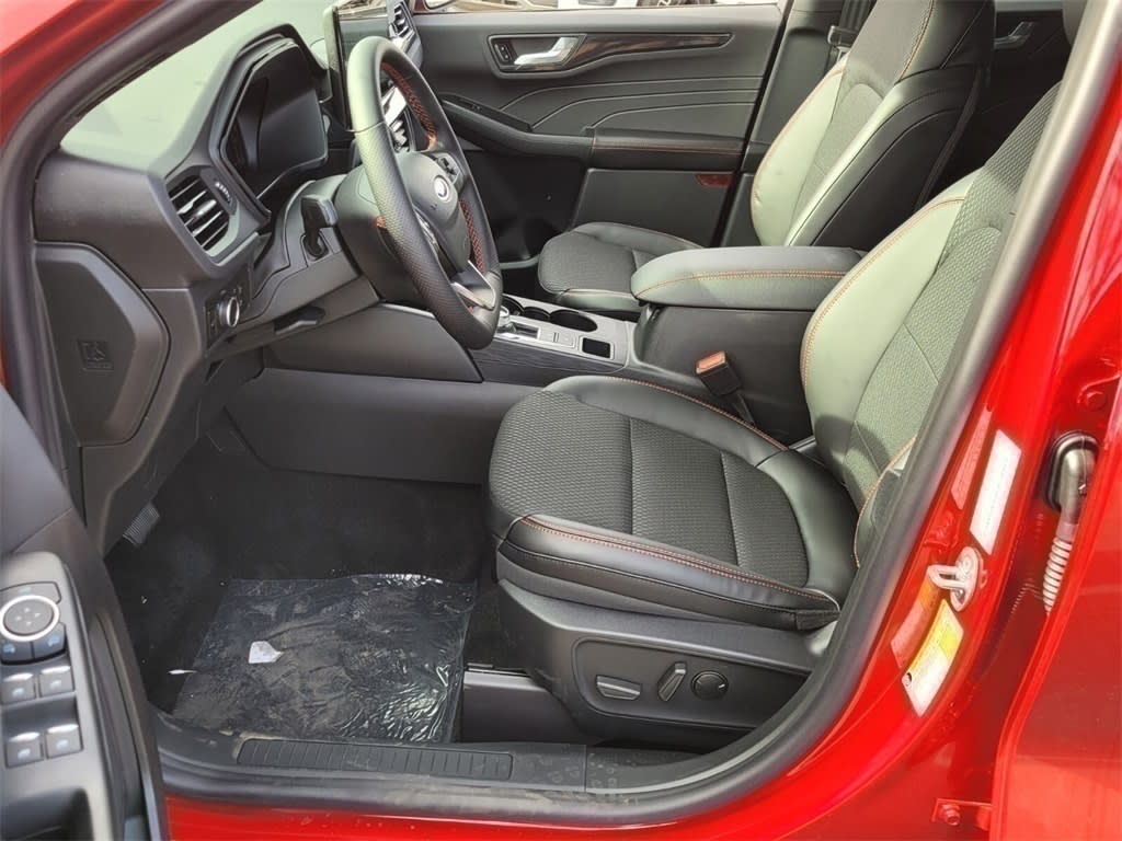 2025 Ford Escape ST-Line 9