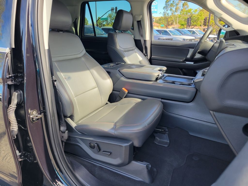 Thumbnail: 2025 Ford Expedition MAX - 10