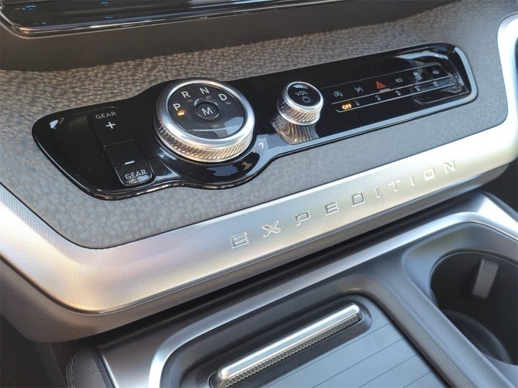 Thumbnail: 2025 Ford Expedition - 21