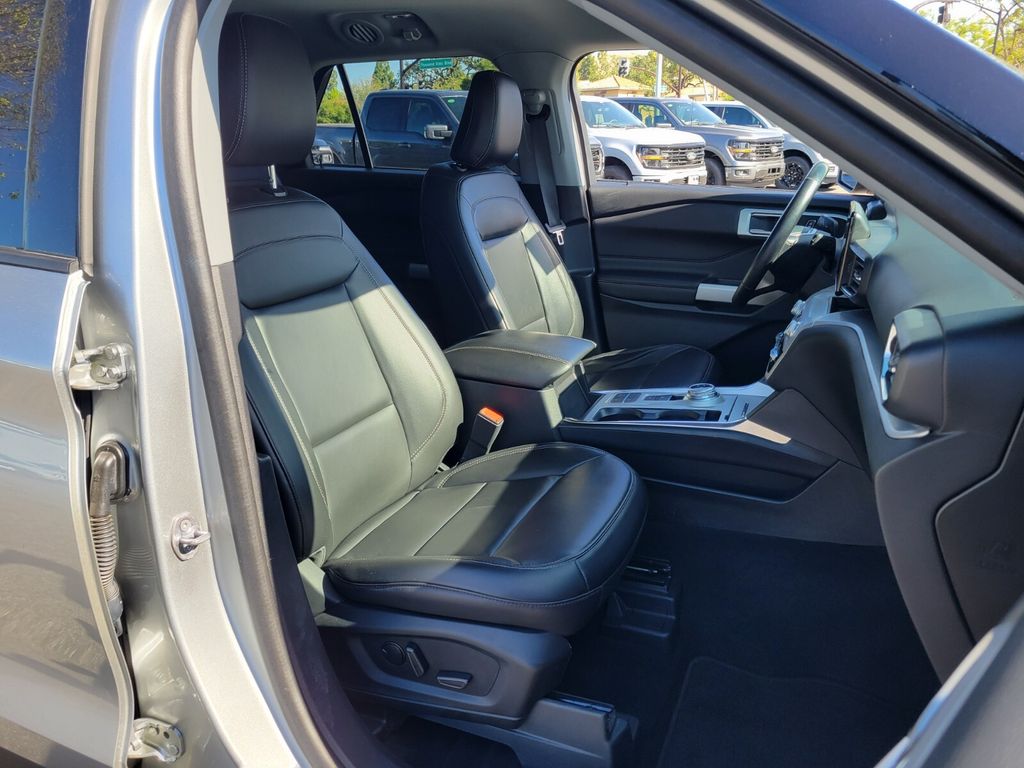 Thumbnail: 2023 Ford Explorer - 9