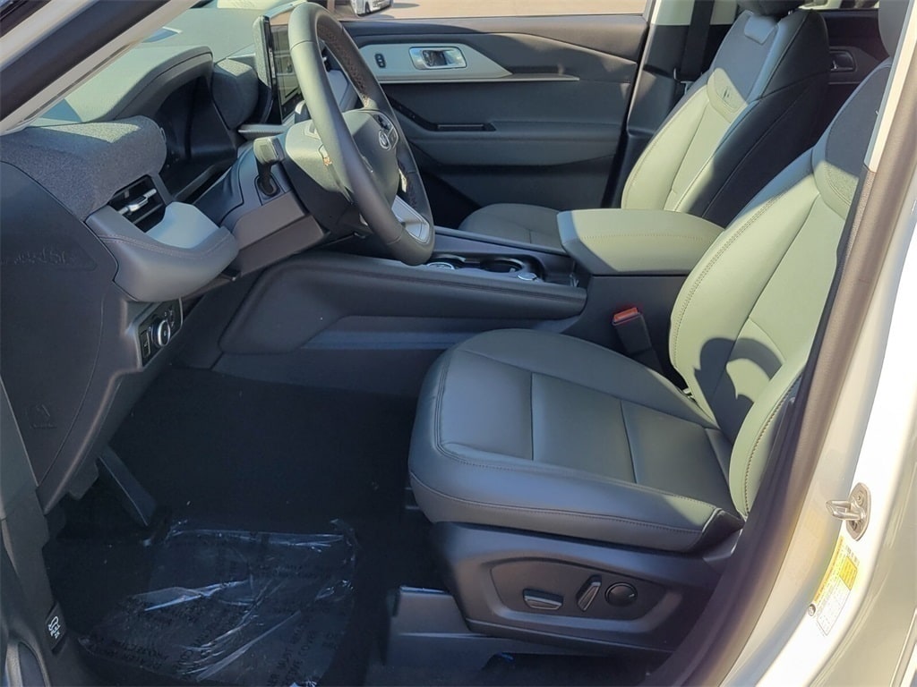 Thumbnail: 2025 Ford Explorer - 9