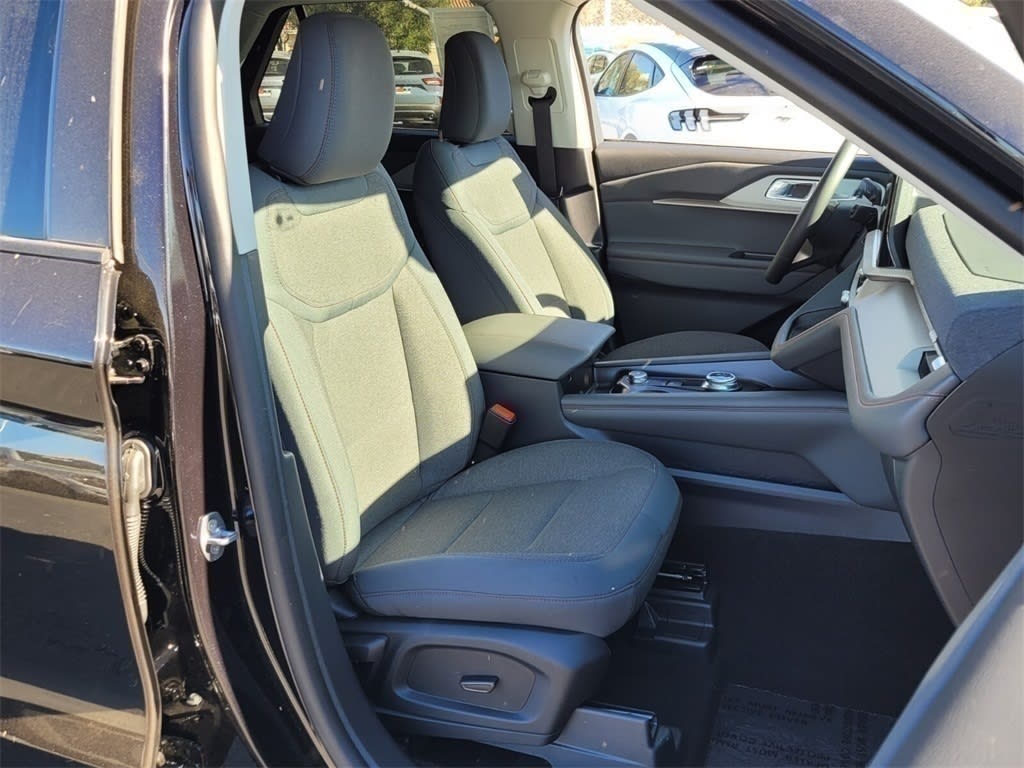 2025 Ford Explorer Active 10