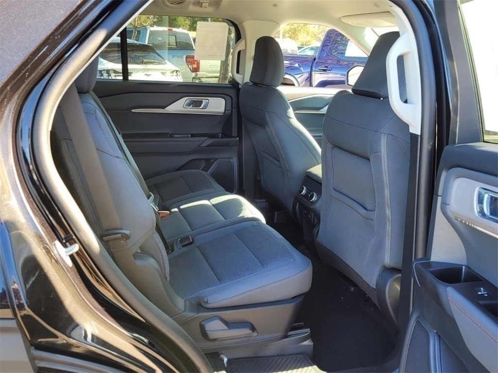 2025 Ford Explorer Active 19