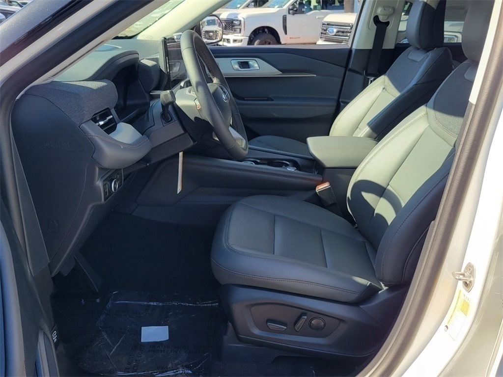 Thumbnail: 2025 Ford Explorer - 9