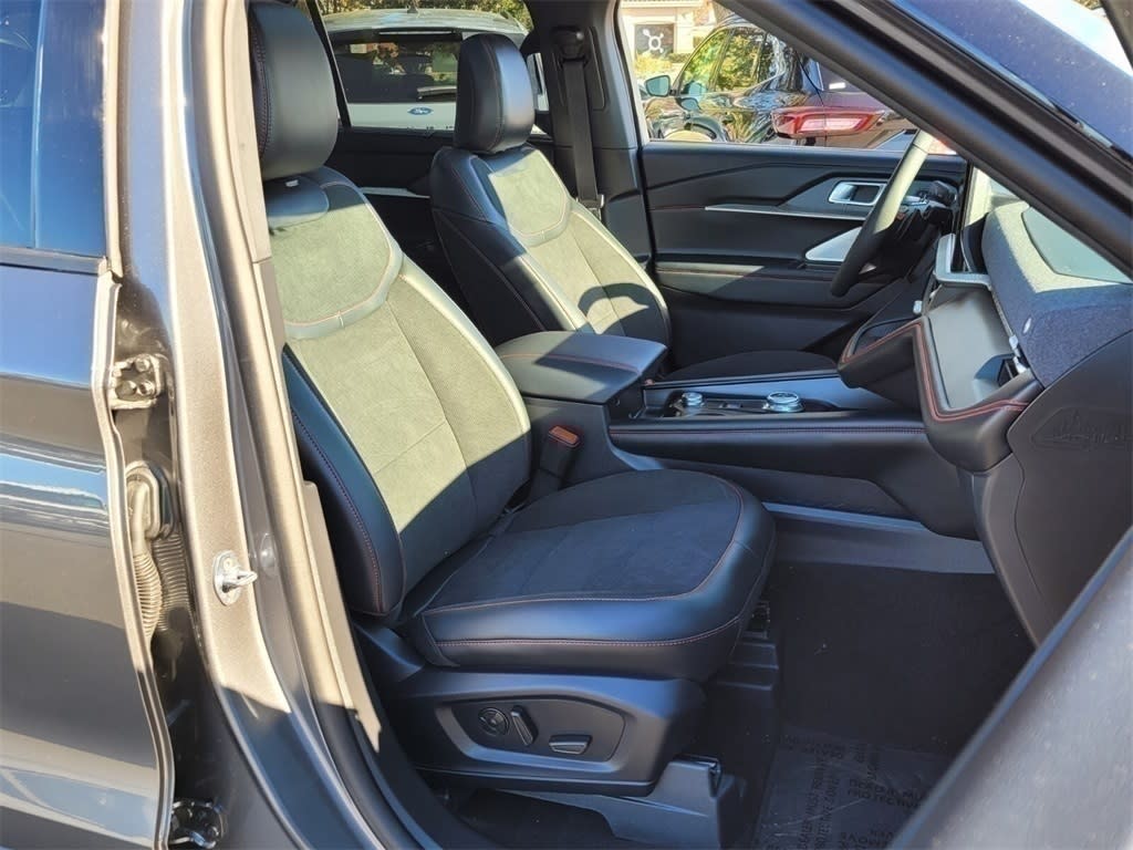 2025 Ford Explorer ST 10