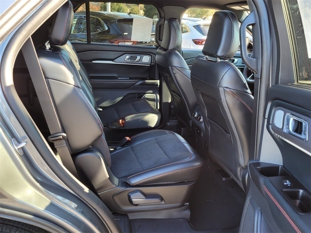 2025 Ford Explorer ST 18