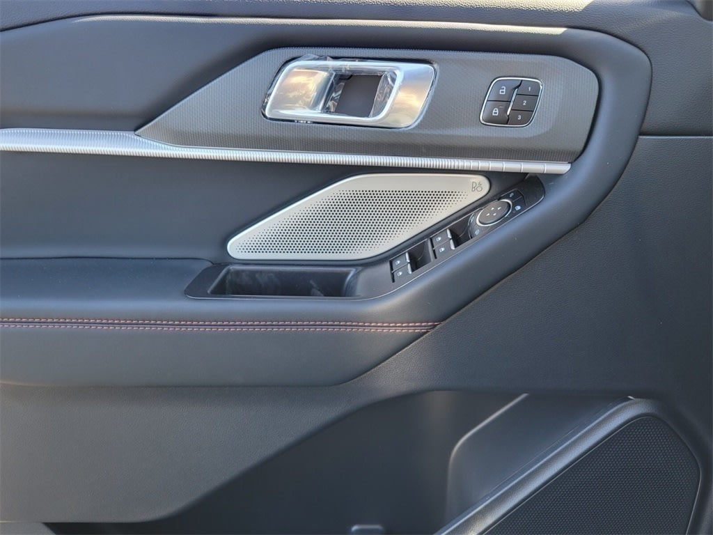 2025 Ford Explorer ST 21