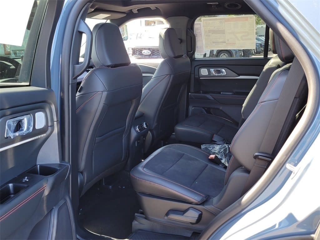 2025 Ford Explorer ST 12