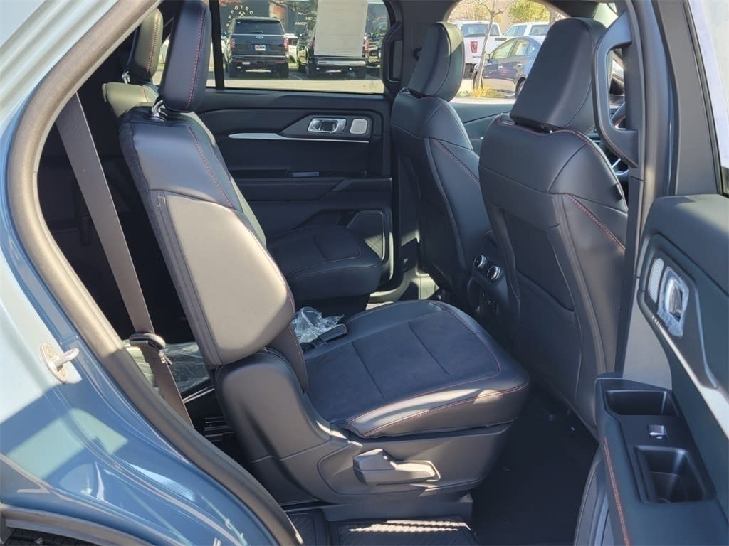2025 Ford Explorer ST 18