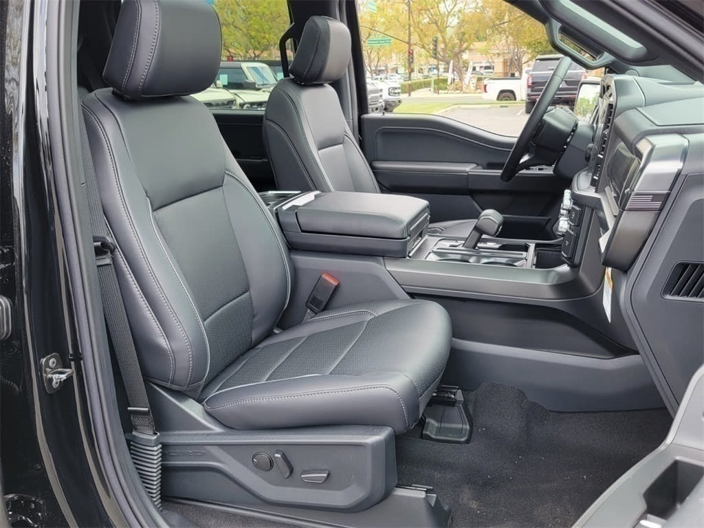 2025 Ford F-150 Lariat 10
