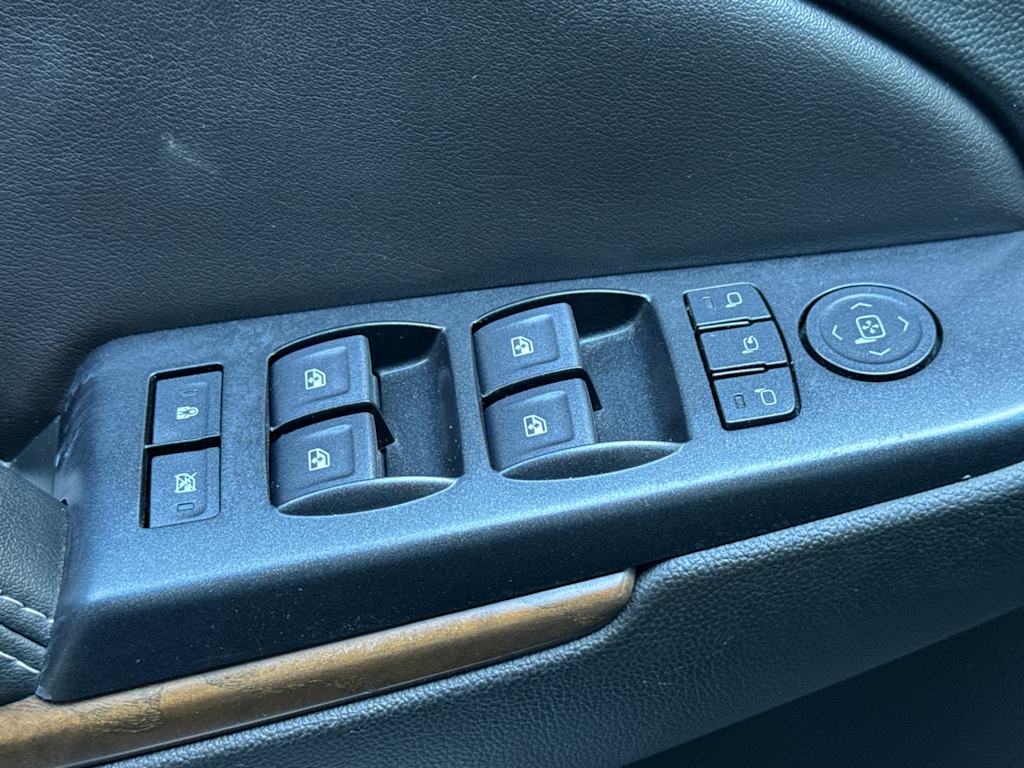 Thumbnail: 2019 GMC Yukon XL - 22