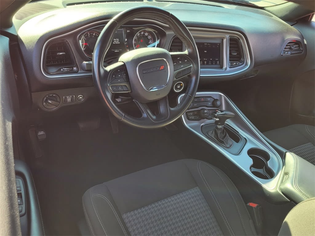 2022 Dodge Challenger SXT 2