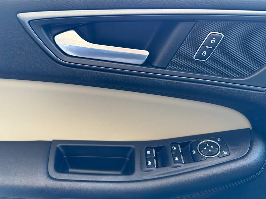 Thumbnail: 2023 Ford Edge - 21