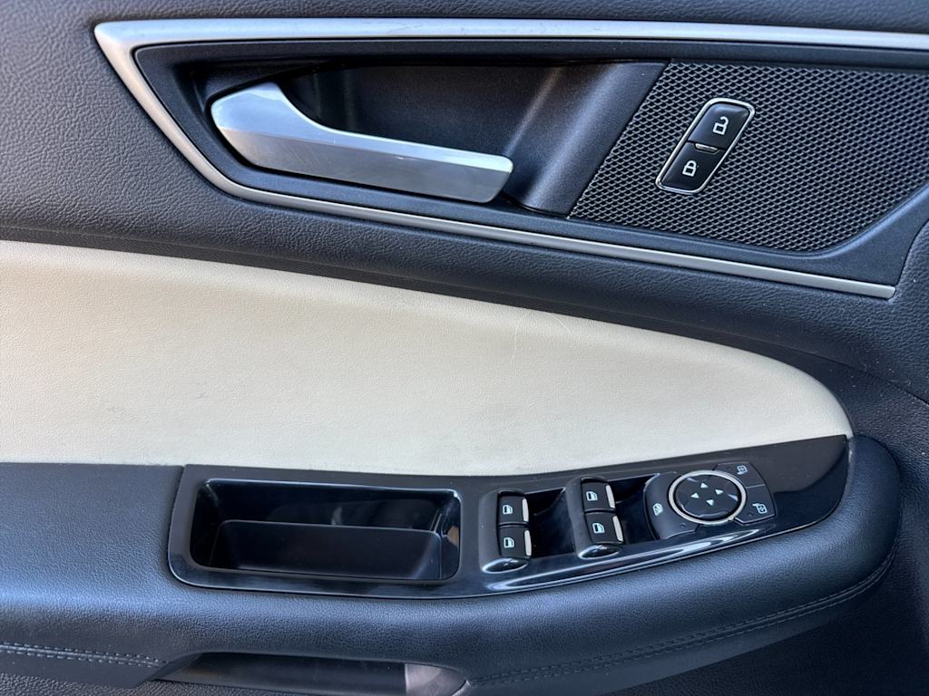 Thumbnail: 2020 Ford Edge - 21
