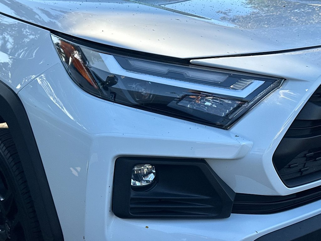 Thumbnail: 2022 Toyota RAV4 - 11