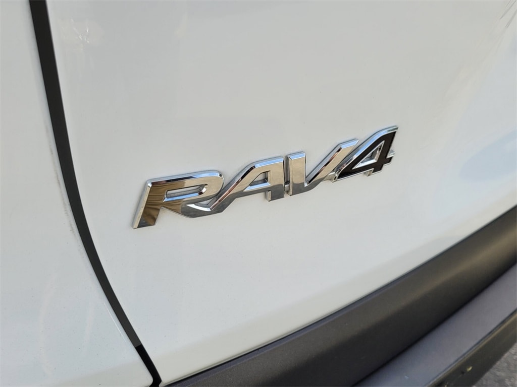 2019 Toyota RAV4 XLE 7