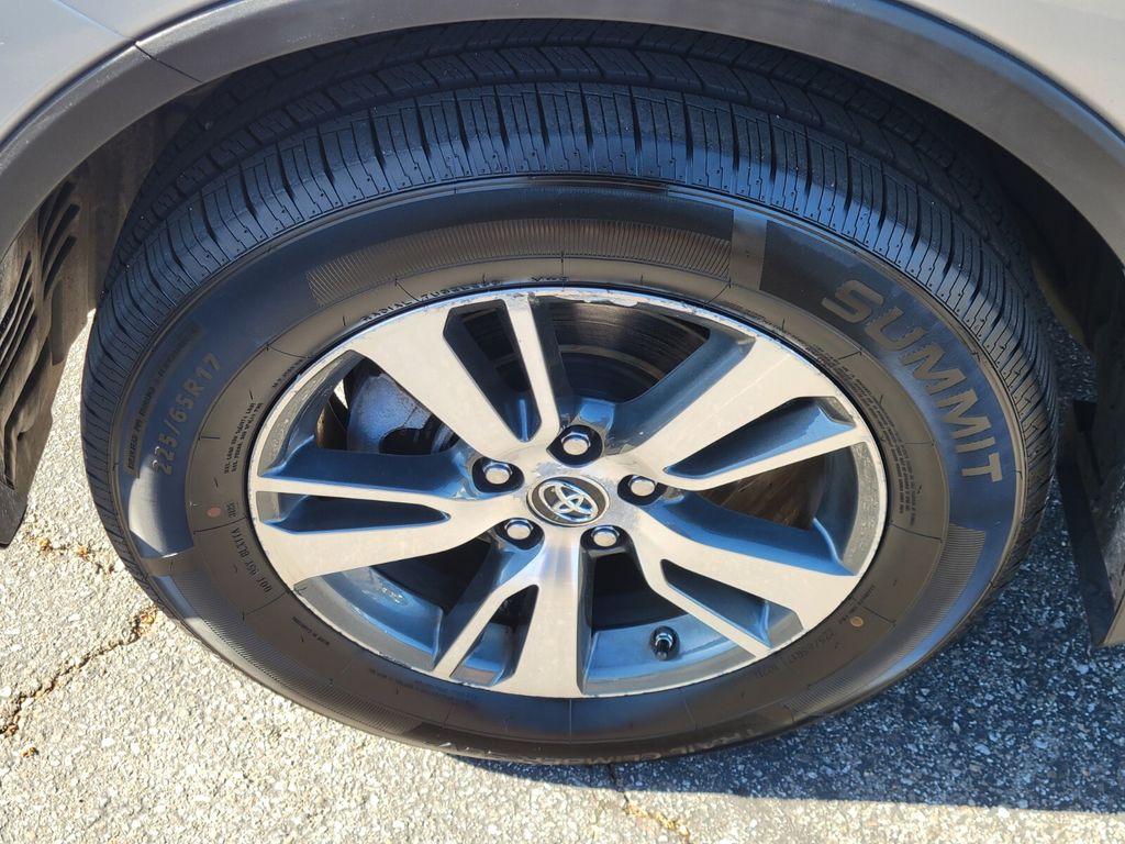 Thumbnail: 2016 Toyota RAV4 - 8