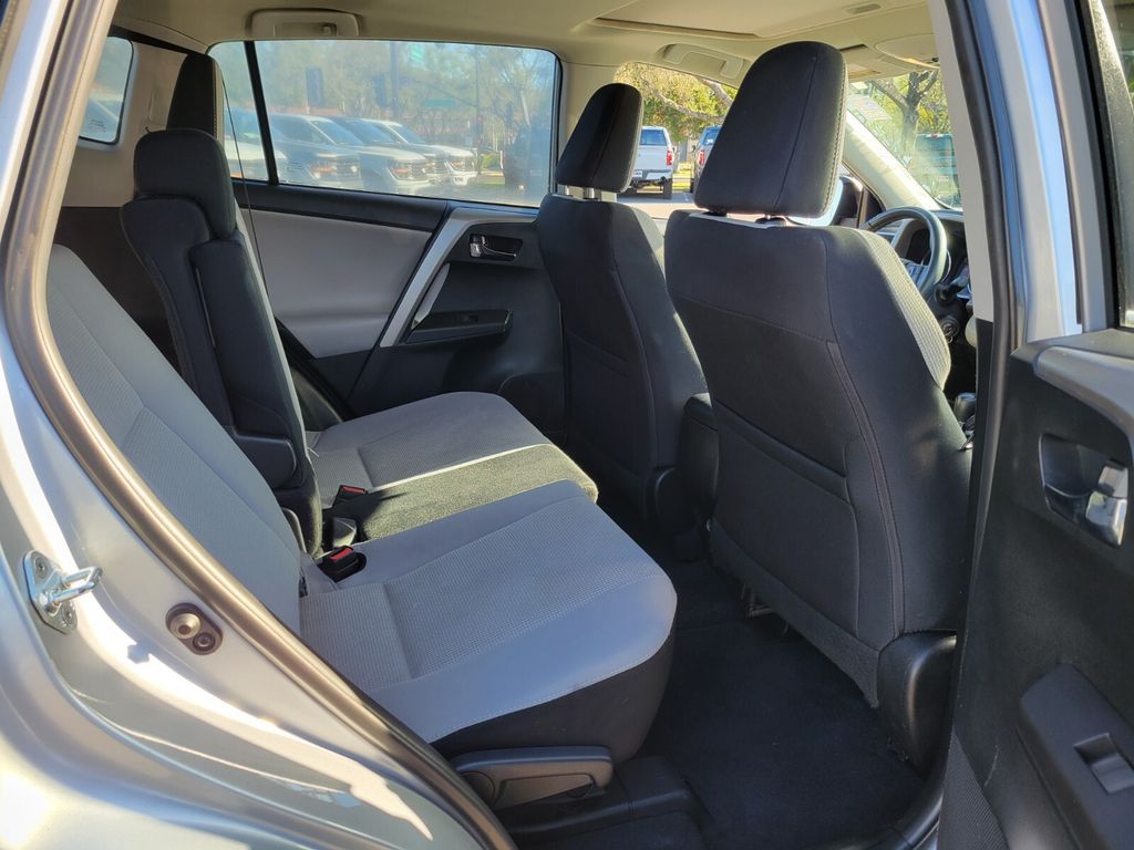 Thumbnail: 2016 Toyota RAV4 - 21