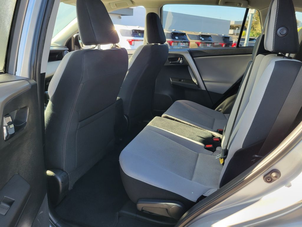 Thumbnail: 2016 Toyota RAV4 - 11