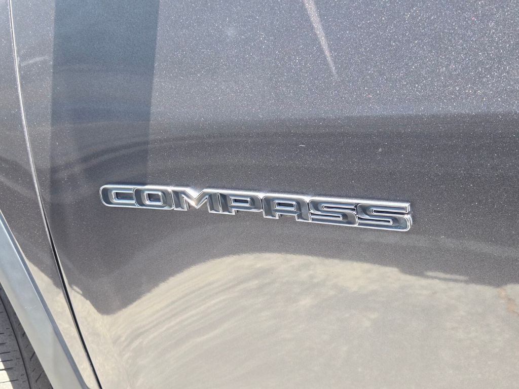 Thumbnail: 2018 Jeep Compass - 3