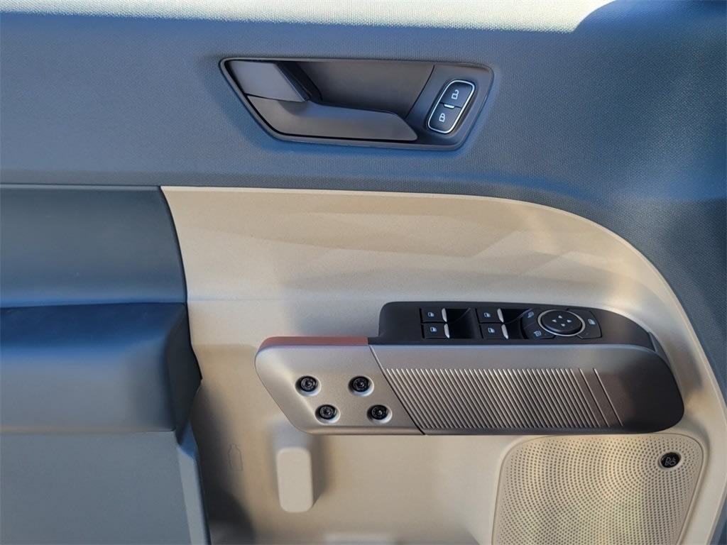 Thumbnail: 2025 Ford Maverick - 21