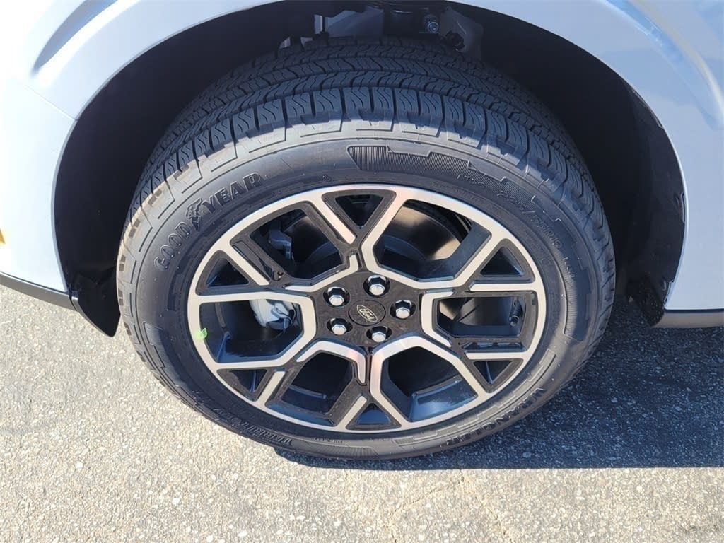 Thumbnail: 2025 Ford Maverick - 7