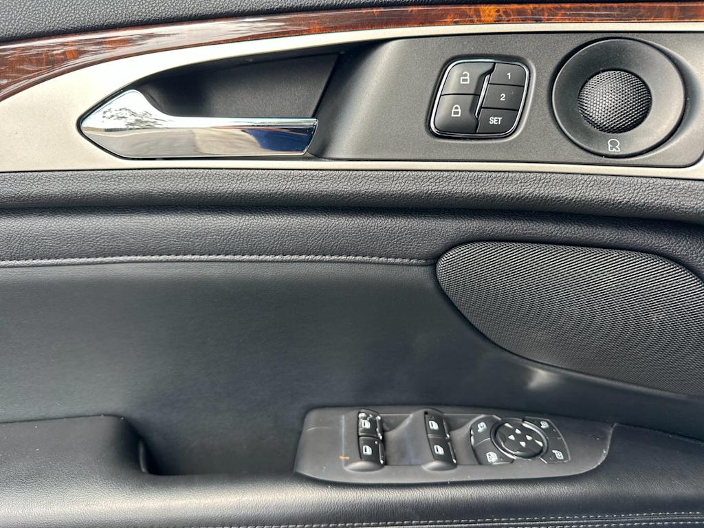 Thumbnail: 2020 Lincoln MKZ - 18