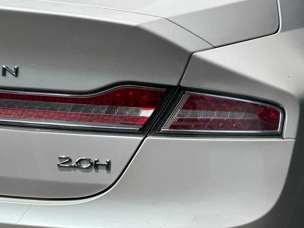 Thumbnail: 2020 Lincoln MKZ - 25