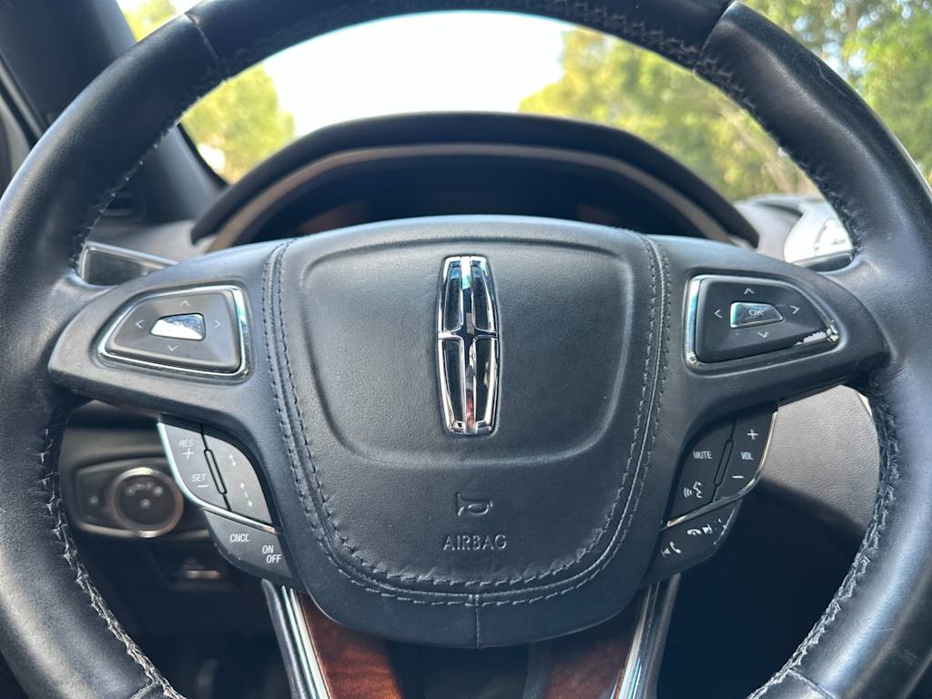 Thumbnail: 2020 Lincoln MKZ - 23