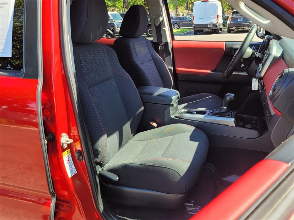 2016 Toyota Tacoma SR5 10