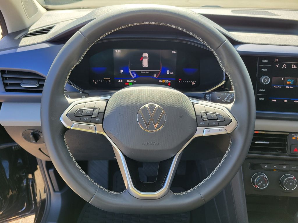 Thumbnail: 2022 Volkswagen Taos - 9