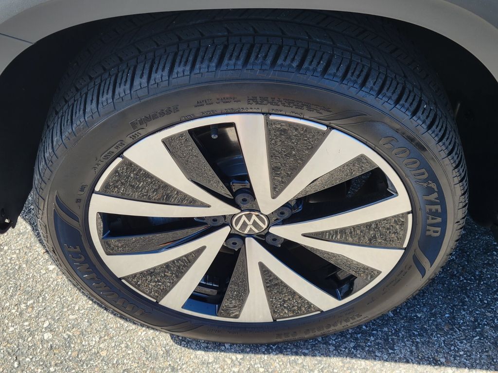 Thumbnail: 2022 Volkswagen Taos - 8