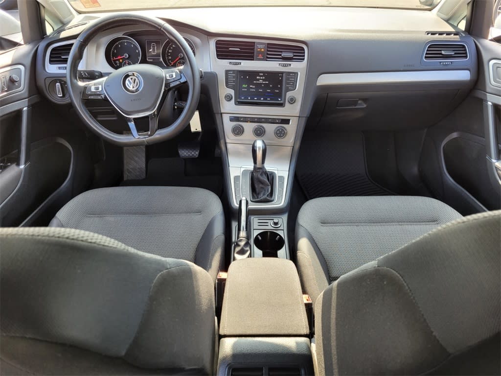 2017 Volkswagen Golf SE 2