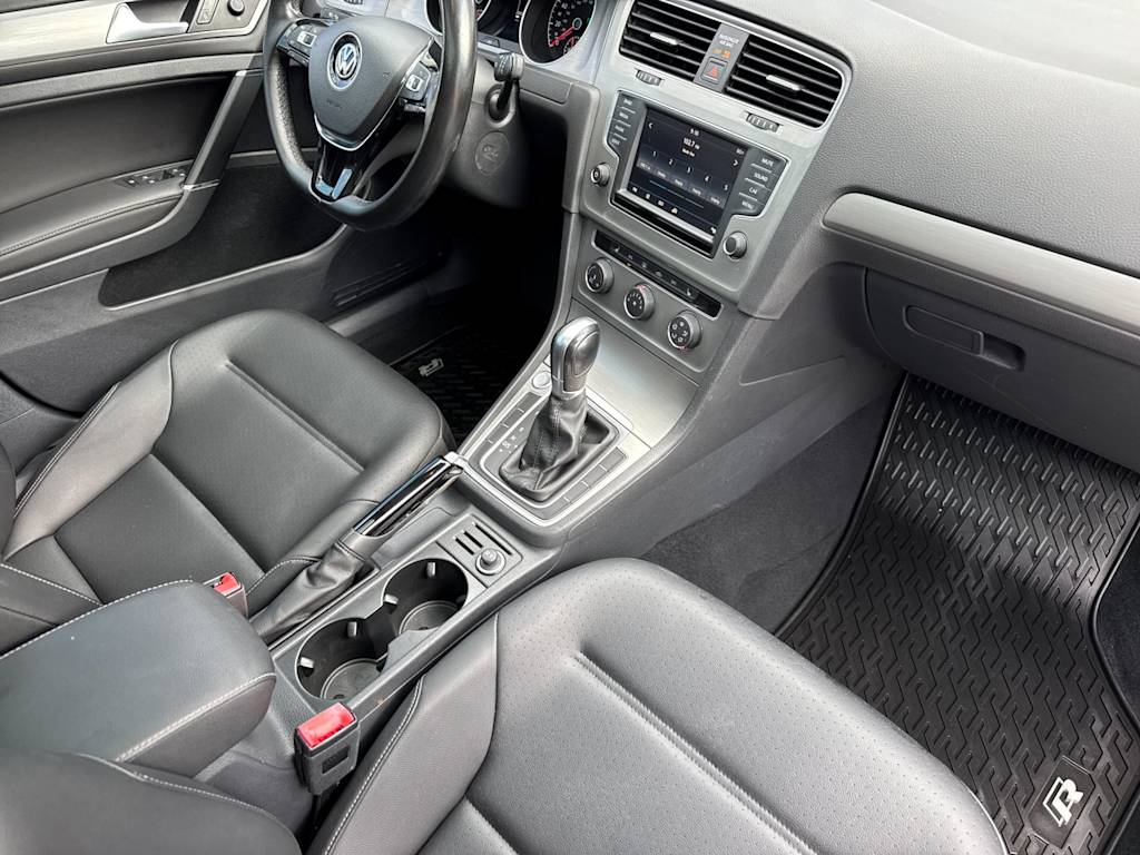 Thumbnail: 2017 Volkswagen Golf - 11