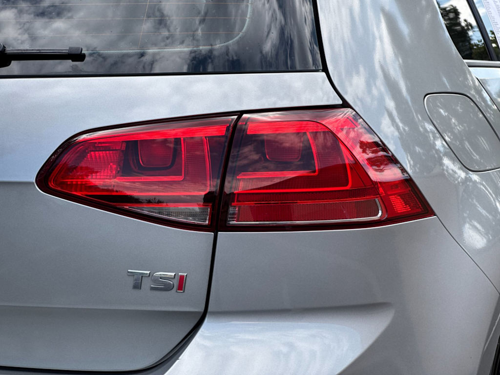 Thumbnail: 2017 Volkswagen Golf - 28
