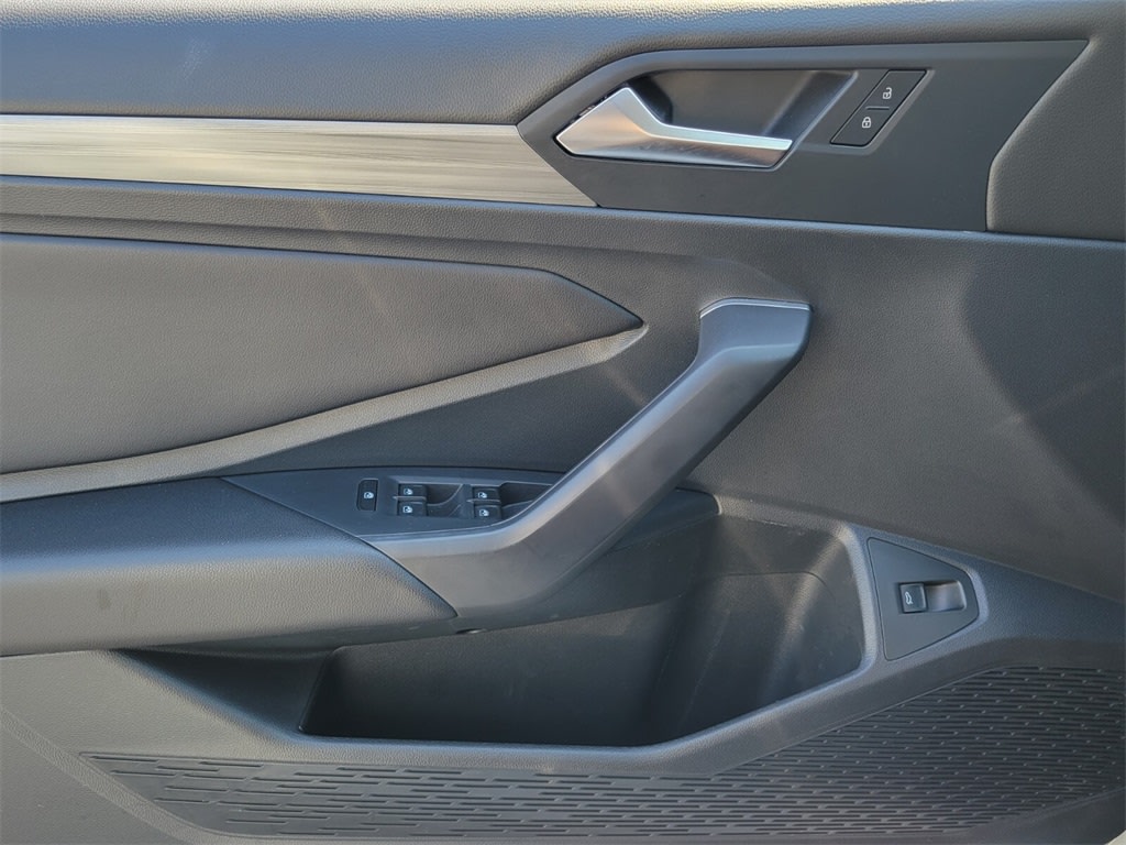 Thumbnail: 2019 Volkswagen Jetta - 21