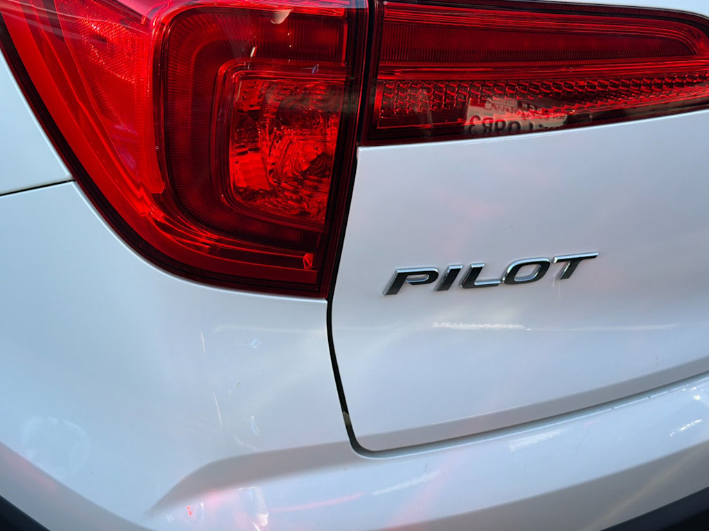 Thumbnail: 2017 Honda Pilot - 12