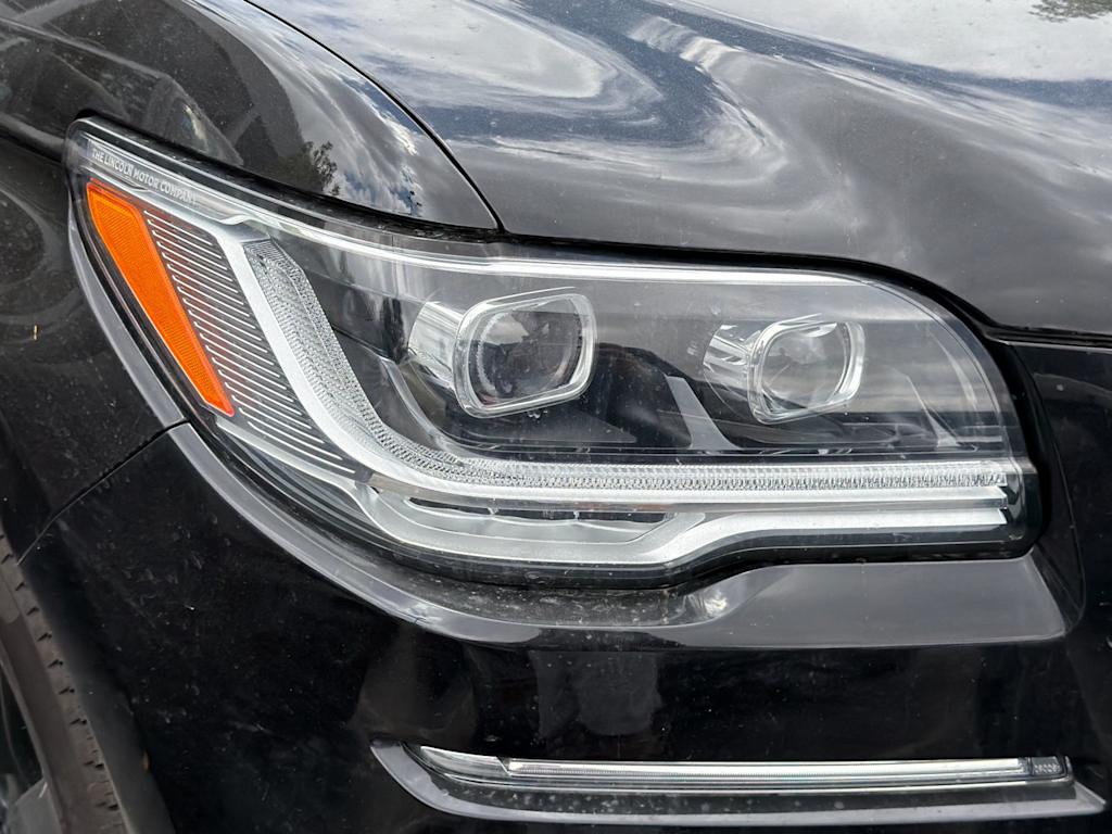 Thumbnail: 2022 Lincoln Navigator - 11