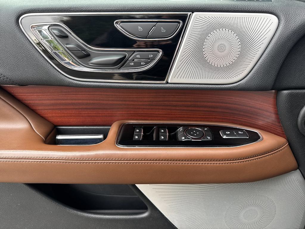 Thumbnail: 2022 Lincoln Navigator - 20