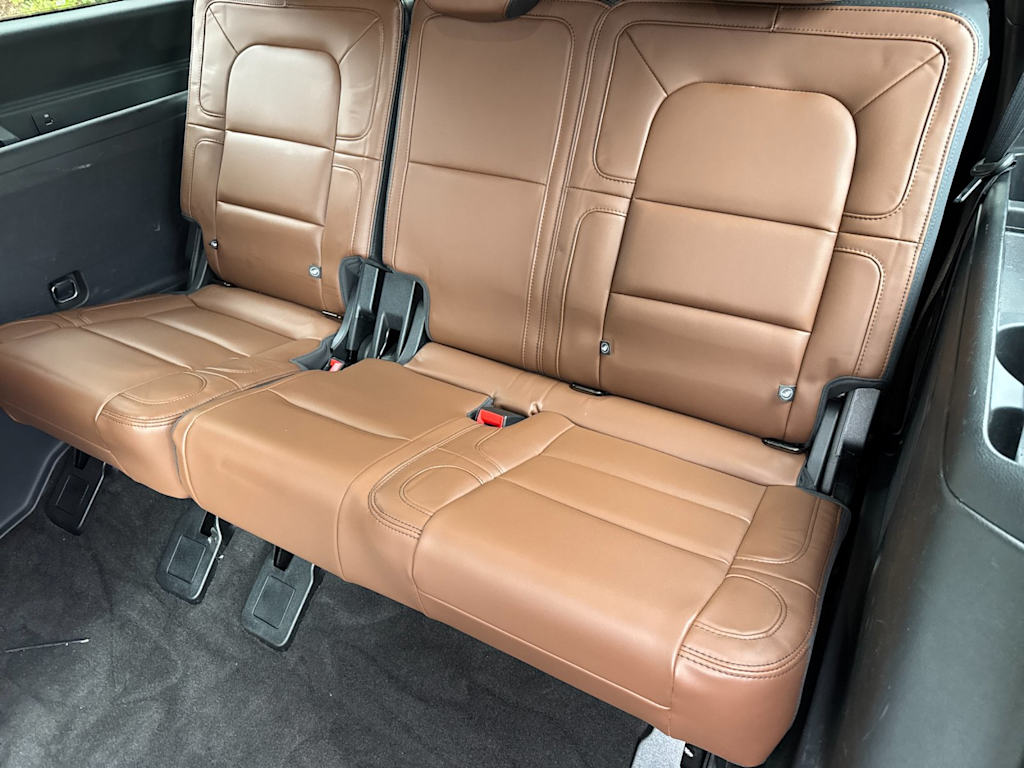 Thumbnail: 2022 Lincoln Navigator - 22