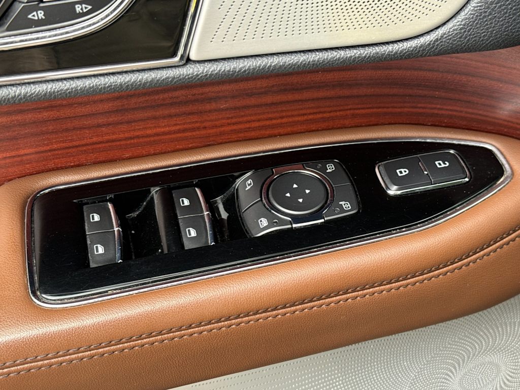Thumbnail: 2022 Lincoln Navigator - 21