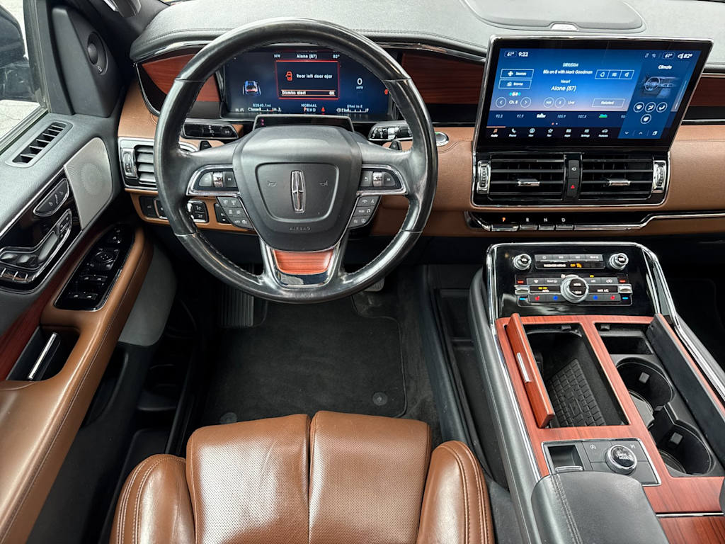 Thumbnail: 2022 Lincoln Navigator - 10