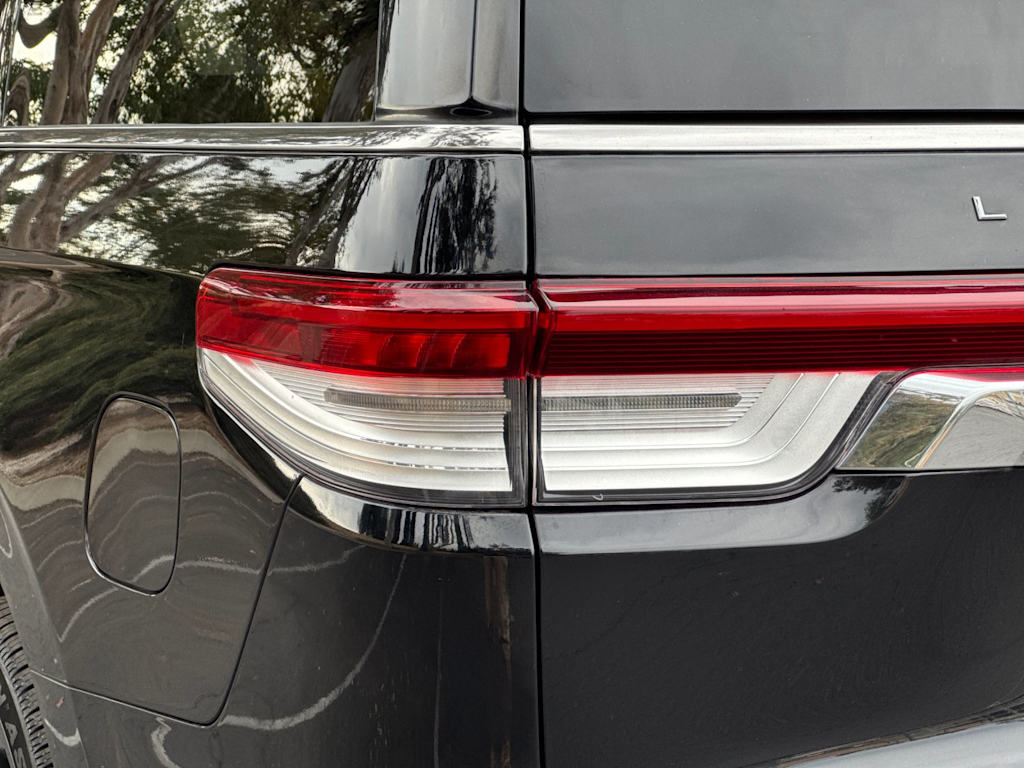 Thumbnail: 2022 Lincoln Navigator - 30