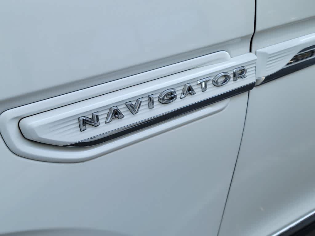 Thumbnail: 2022 Lincoln Navigator L - 5