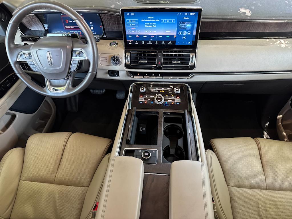 Thumbnail: 2022 Lincoln Navigator L - 2