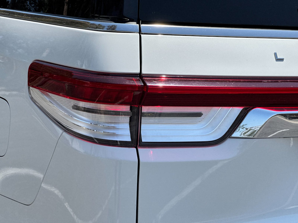 Thumbnail: 2022 Lincoln Navigator L - 30