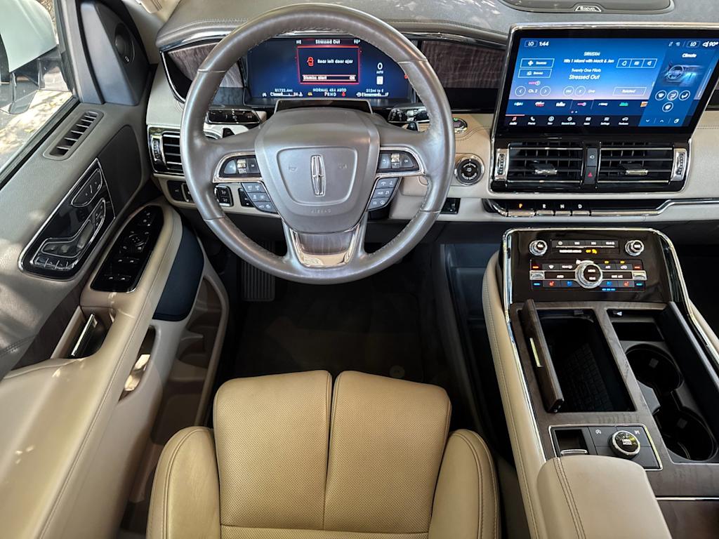 Thumbnail: 2022 Lincoln Navigator L - 11